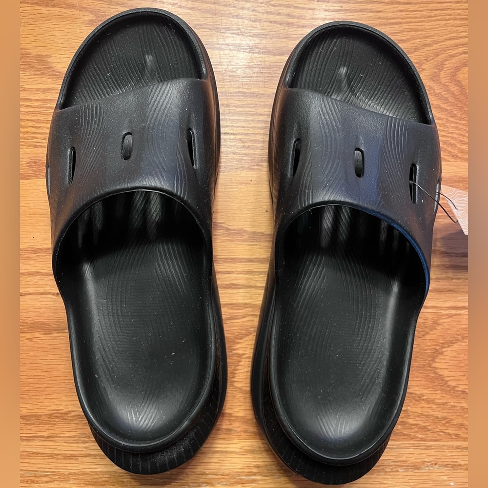 HOKA slides NWT